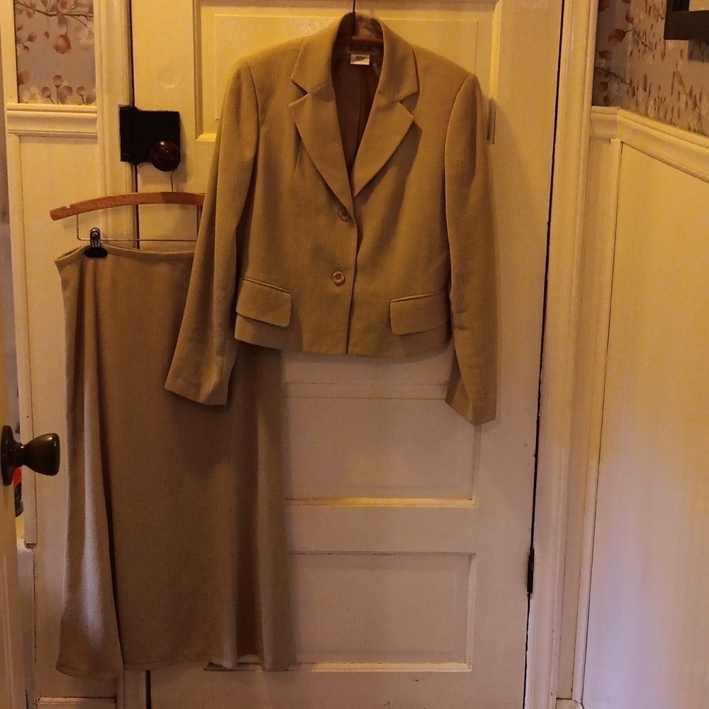 Harve Bernard sz 10 skirt jacket set